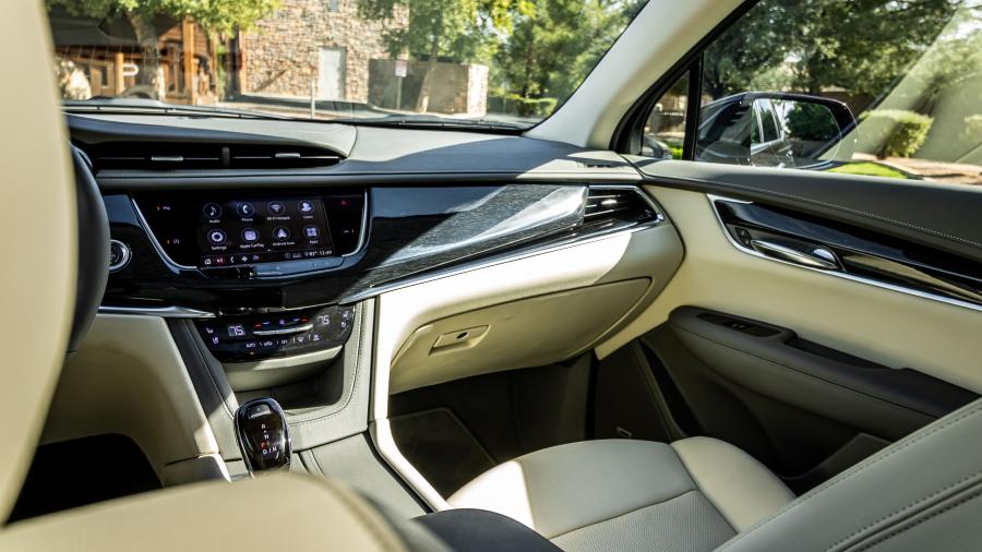 Интерьер Cadillac XT6 Luxury 2019 года  (фото 29 из 39)